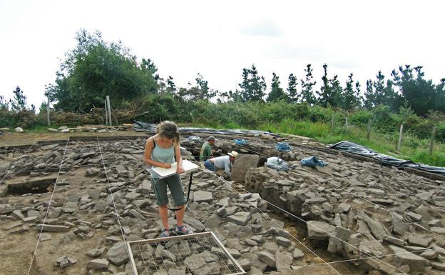Excavación realizada por el colectivo en Katillotxu, Mundaka. 