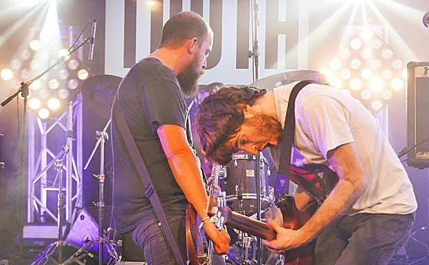 Mirri y Edorta en vivo en la pasada Azoka de Durango, en el espacio Ahotsenea.