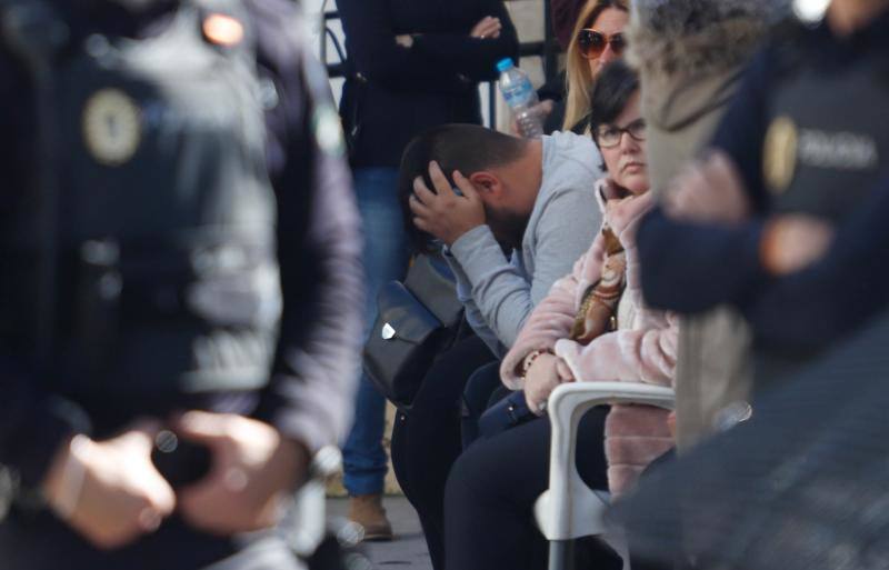 Instituciones, figuras públicas y vecinos han expresado sus condolencias a la familia del pequeño cuyo cadáver fue hallado de madrugada en el pozo en el que se le buscaba en Totalán