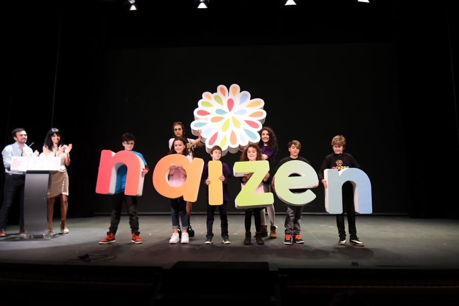 Las alrededor de 100 familias de menores transexuales del País Vasco y Navarra, que hasta ahora han formado parte de la asociación Chrysallis, han presentado este sábado su nueva marca, Naizen, con la que dejan de ser una delegación de la iniciativa nacional y se conforman en entidad independiente.