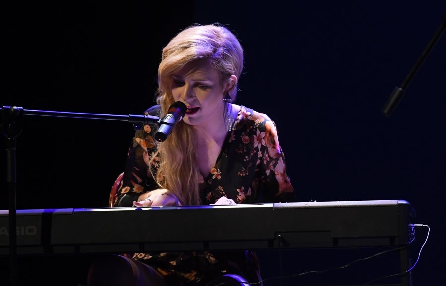 Las alrededor de 100 familias de menores transexuales del País Vasco y Navarra, que hasta ahora han formado parte de la asociación Chrysallis, han presentado este sábado su nueva marca, Naizen, con la que dejan de ser una delegación de la iniciativa nacional y se conforman en entidad independiente.