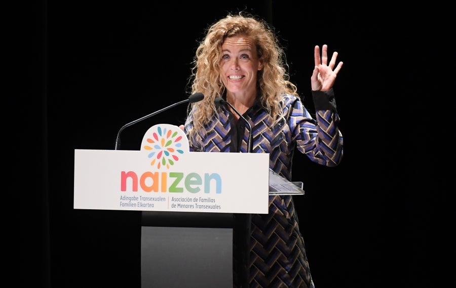 Las alrededor de 100 familias de menores transexuales del País Vasco y Navarra, que hasta ahora han formado parte de la asociación Chrysallis, han presentado este sábado su nueva marca, Naizen, con la que dejan de ser una delegación de la iniciativa nacional y se conforman en entidad independiente.