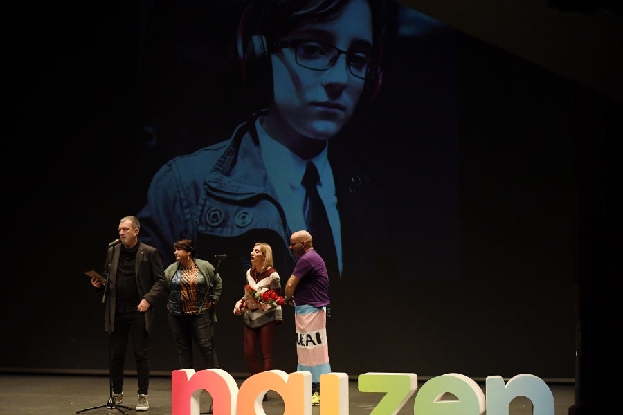 Las alrededor de 100 familias de menores transexuales del País Vasco y Navarra, que hasta ahora han formado parte de la asociación Chrysallis, han presentado este sábado su nueva marca, Naizen, con la que dejan de ser una delegación de la iniciativa nacional y se conforman en entidad independiente.