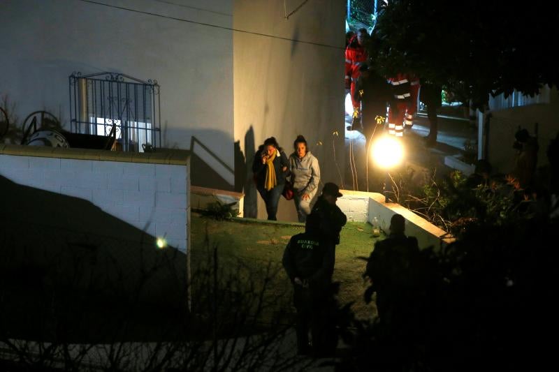 TRÁGICO DESENLACE. Tras 13 días de intensa búsqueda, el agónico rescate del pequeño Julen ha terminado con el peor de los desenlaces posibles. El niño, de dos años y medio, ha sido encontrado muerto esta madrugada, a las 1.25 horas. Su madre Vicky abandonaba desolada la casa de Totalán camino del tanatorio.