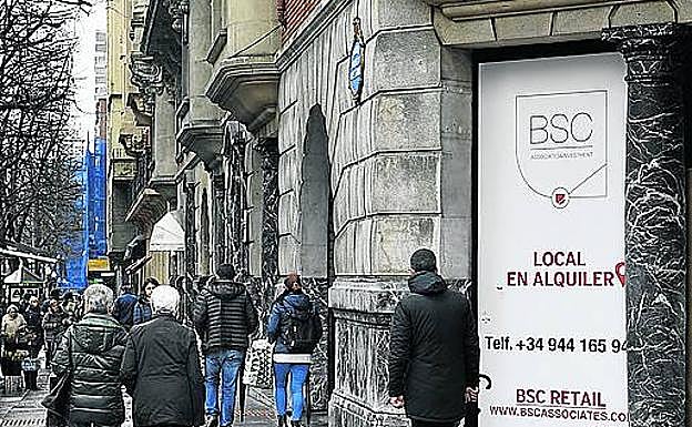 Imagen principal - 1. Louis Vuitton. | 2. Taberna Rogelio. | 3. Casa del Libro.