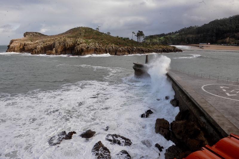 La borrasca también azotó con fuerza Lekeitio.