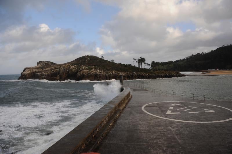 Las olas fueron todo un espectáculo en Lekeitio.