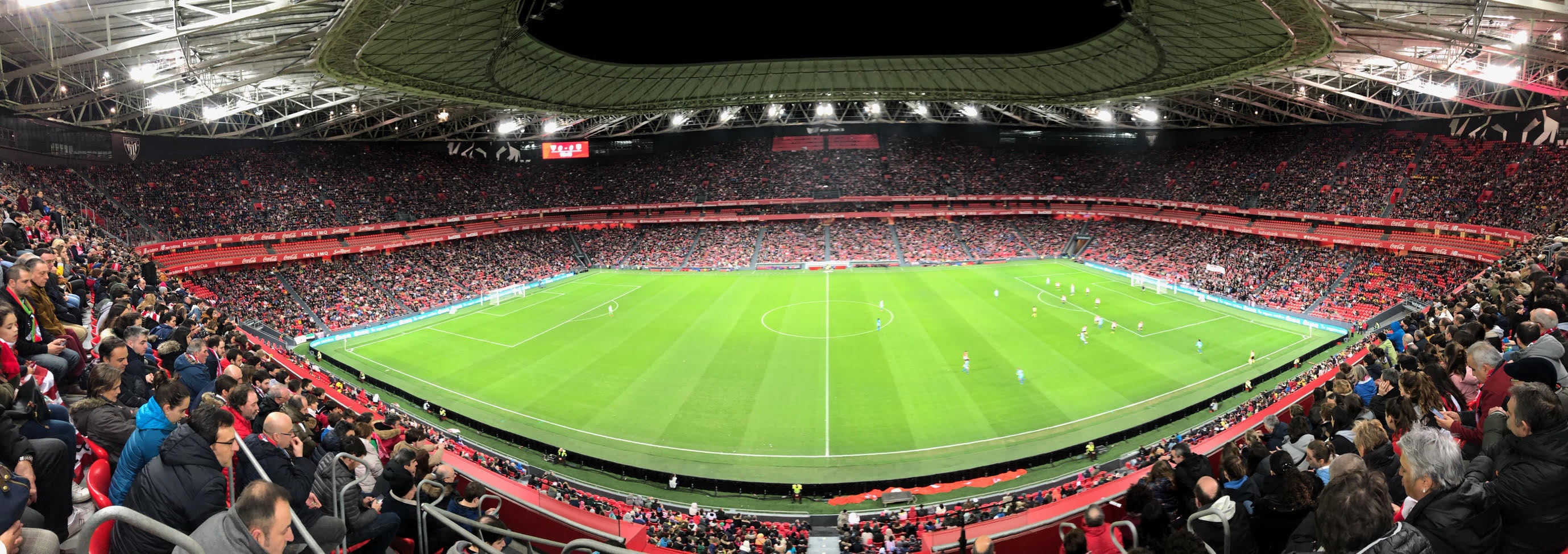 El partido de Copa de la Reina ha animado a muchos aficionados a acercarse al estadio y animar a las chicas