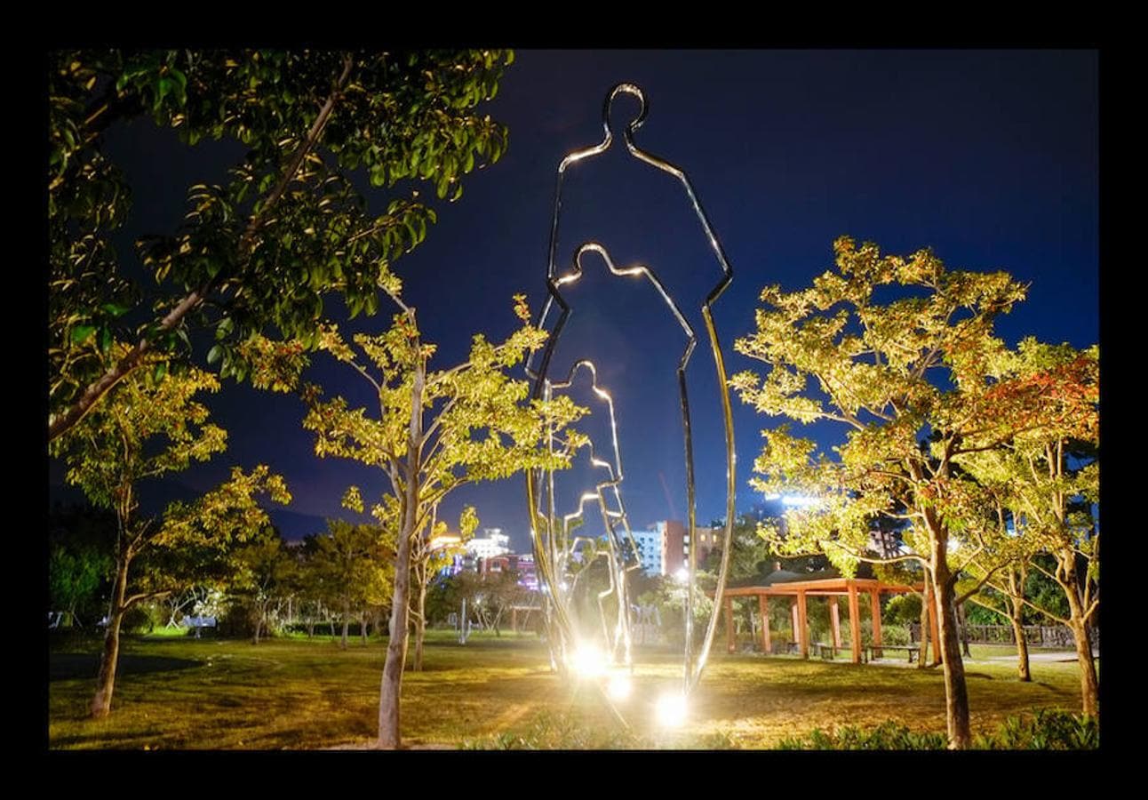 'Evolution in Jeju' está ubicada en un parque de Seogwipo (Corea del Sur). Esta obra la vincula Solano con otra suya instalada frente al Museo de la Evolución en Burgos (hace referencia a los yacimientos de Atapuerca), ya que es un guiño a los asentamientos prehistóricos en Samyangdong. La escultura, de 10 metros de altura y 20 metros de largo, ha sido realizada en acero inoxidable. Su morfología humana evoluciona en un trazo continuado, desde una imagen tosca y hasta finalizar en una silueta estilizada con formas más sofisticadas.