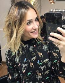 Imagen secundaria 2 - Beatriz Urigoitia cuelga en Instagram los looks que lleva a la oficina, parodia a las famosas y comparte su rutina de entrenamiento. 