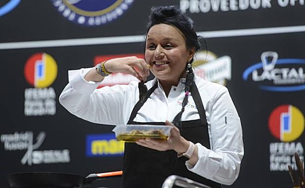 La joven cocinera vascomarroquí, Najat Kaanache, sorprendió con sus elaboraciones..