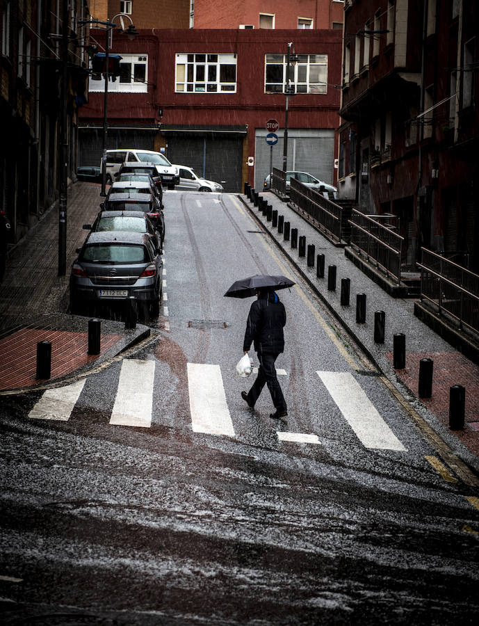 El granizo ha caído con fuerza en la capital vizcaína.