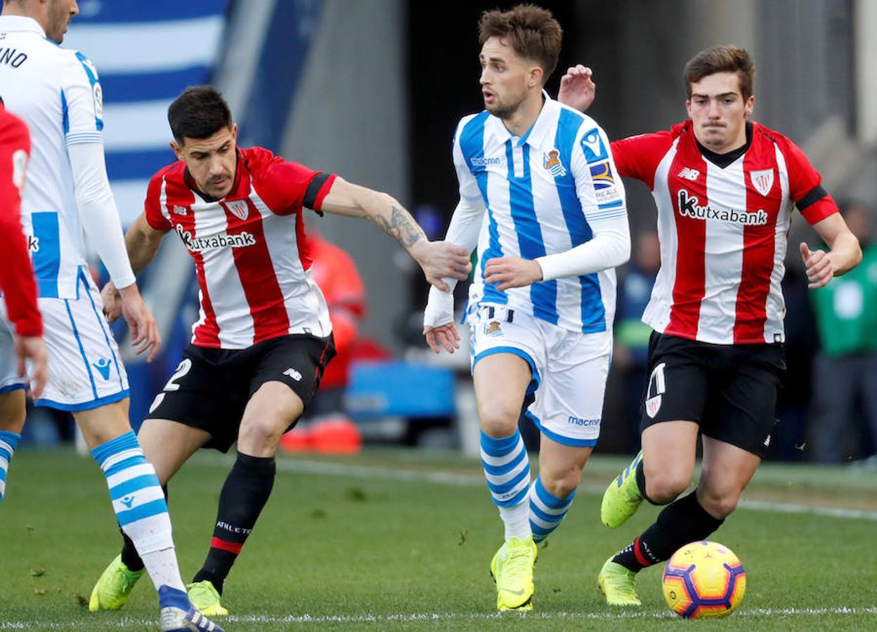 La Real Sociedad logra imponerse 2-1 al Athletic en el clásico del futbol vasco celebrado este sábado en Anoeta