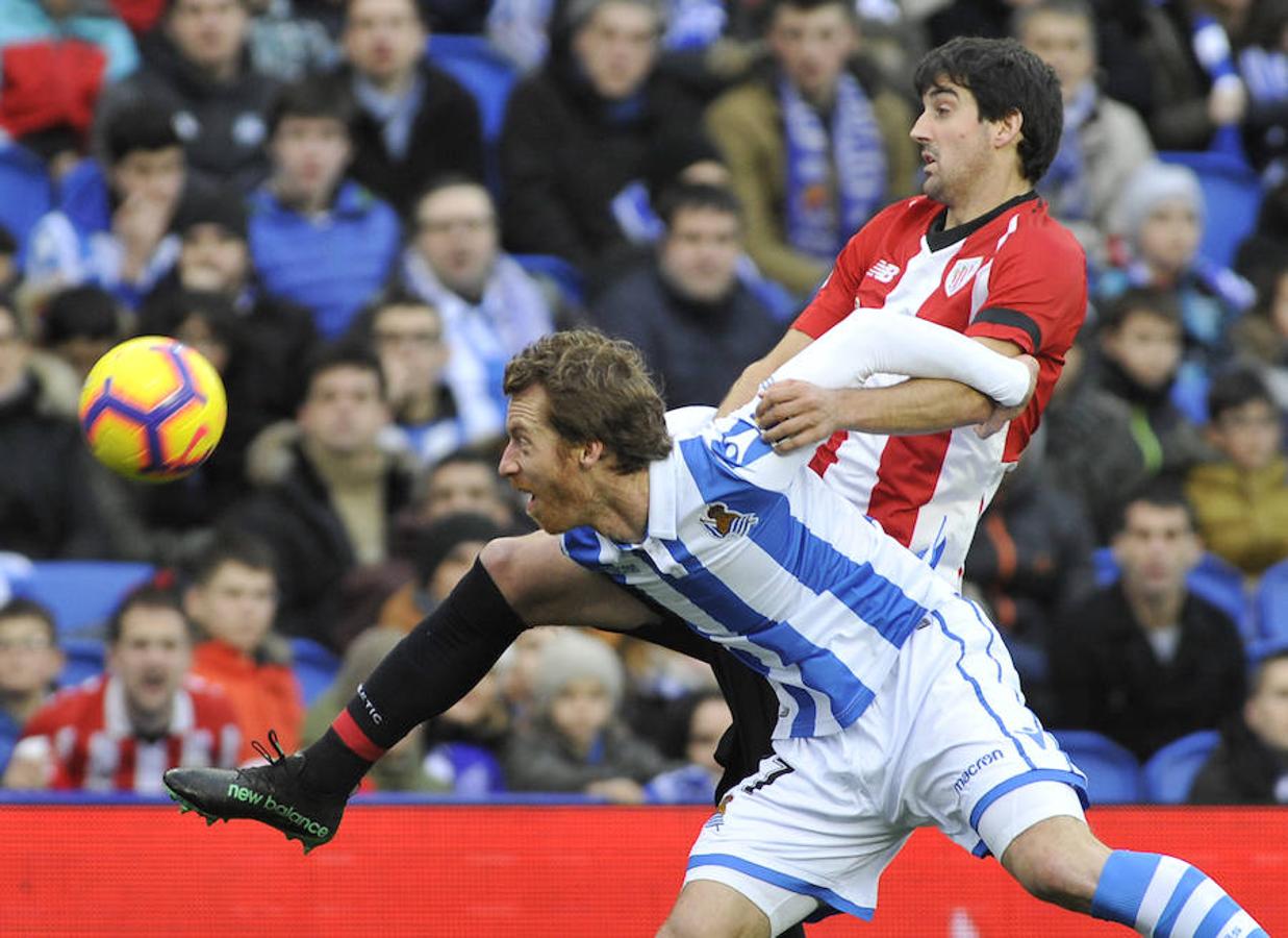 La Real Sociedad logra imponerse 2-1 al Athletic en el clásico del futbol vasco celebrado este sábado en Anoeta