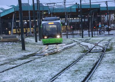 Imagen secundaria 1 - Varias estampas de Vitoria y Álava cubiertas de un manto de nieve.