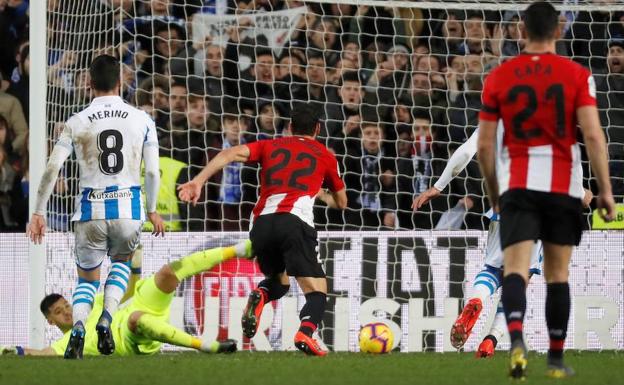 Raúl García anota el 2-1 de penalti.