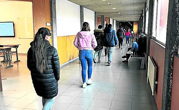 Los alumnos se hicieron al antiguo centro universitario de Minas. :