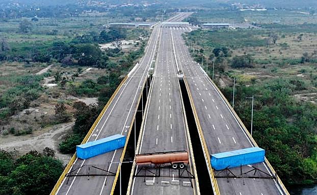 Las fuerzas de Maduro bloquean el puente por el que llegará la ayuda humanitaria a Venezuela