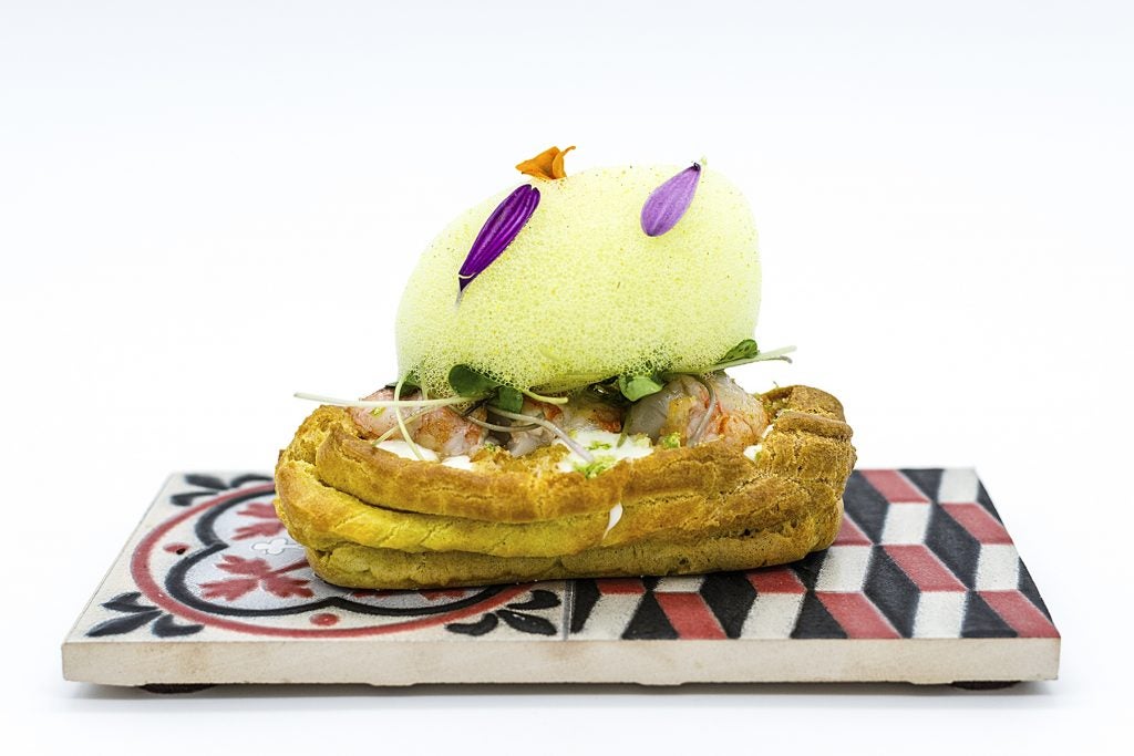 Segundo puesto.ECLAIR DE HONGOS, CIGALA, AIRE ESPUMOSO DE CURRY, HINOJO Y COCO. Bar CASA DE MARINOS Erribera, 13 · Plentzia.