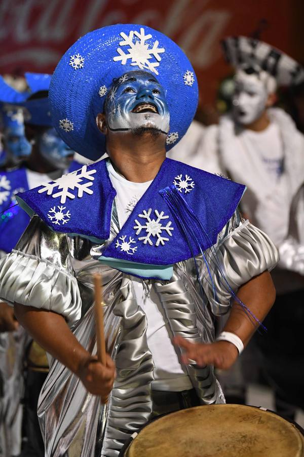 El Carnaval uruguayo es conocido entre otras cosas por los bateristas y bailarines que forman parte de un grupo conocido como «comparsa», donde compiten tocando y bailando al ritmo de la música tradicional «candombe», en Montevideo.