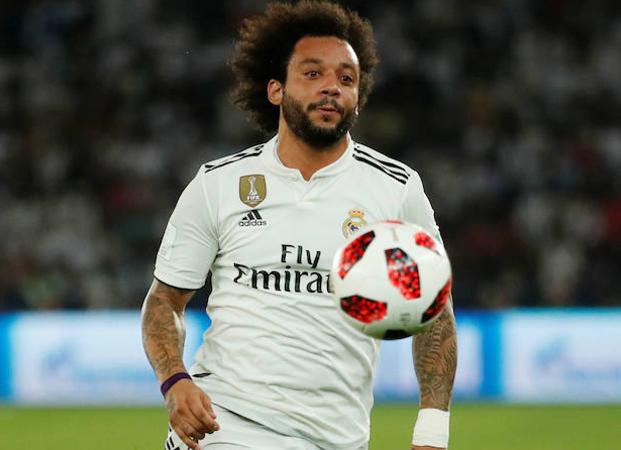 Marcelo persigue el balón en la final del Mundial de Clubes ante el Al Ain. 