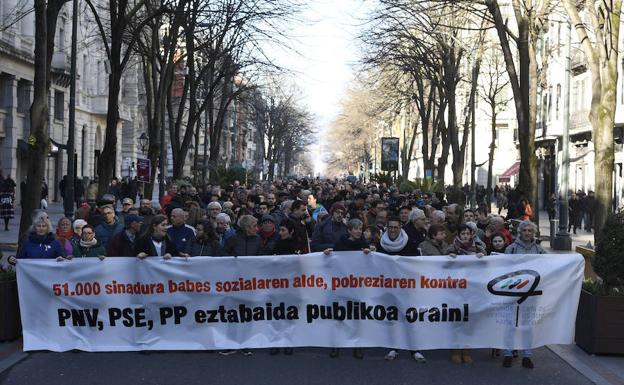 La marcha a su paso por la Gran Vía. 