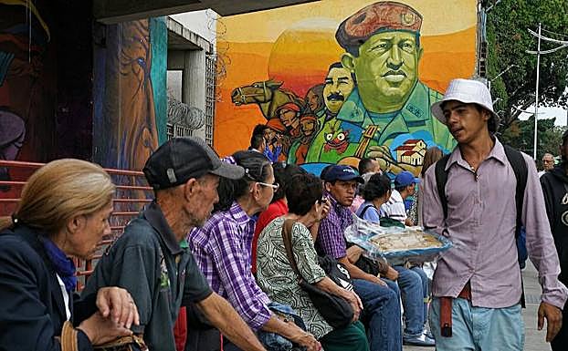 Imagen principal - Javier Suárez salió a repartir pan y lleva tres semanas detenido