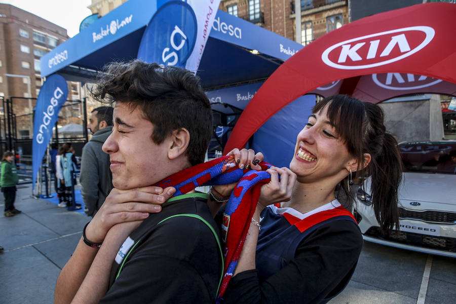 Los hinchas azulgranas y los de otras aficiones se han dejado ver este viernes por el centro de Madrid