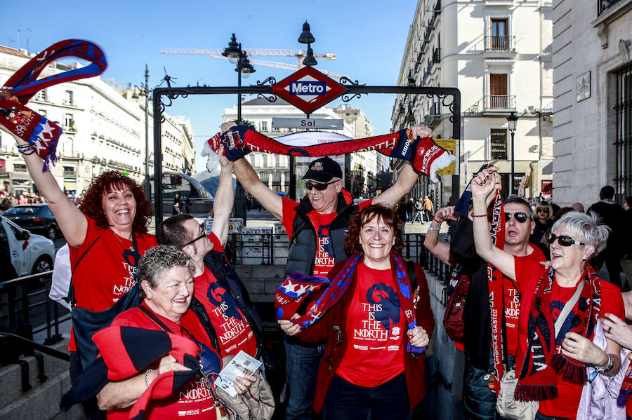 Los hinchas alaveses y los de otras aficiones se han dejado ver este viernes por el centro de Madrid
