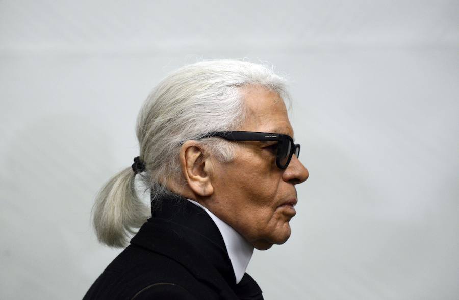 Fotografía de archivo realizada el 14 de febrero de 2014 que muestra al diseñador alemán Karl Lagerfeld en una exposición organizada por él en el Museo Folkwang en Essen (Amenania).