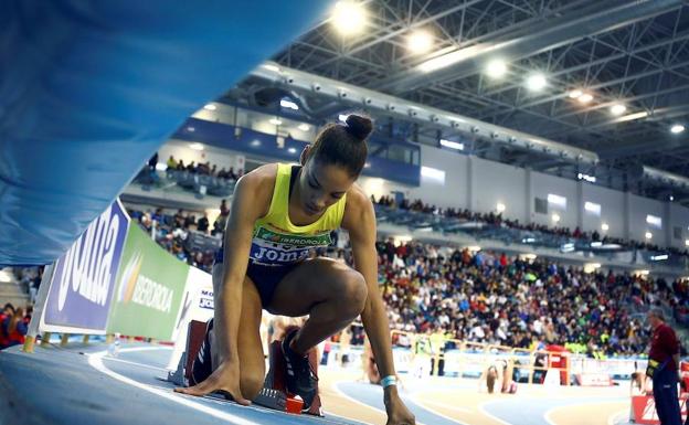 Salma Celeste Paralluelo preparada en la salida de los 400 metros.