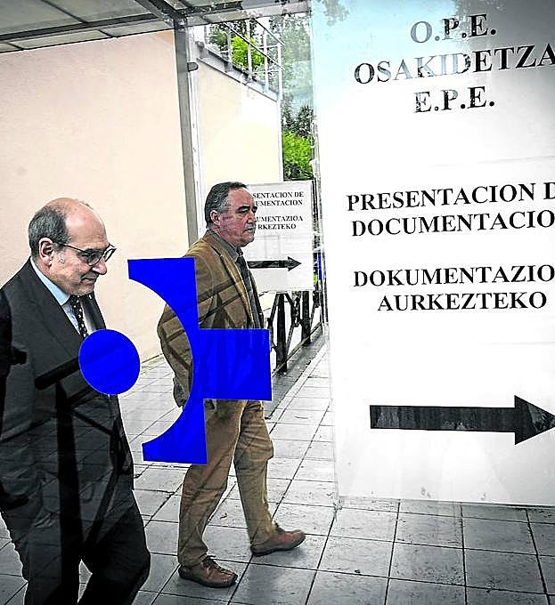 Darpón se dirige en junio pasado a la sala de prensa para hablar sobre las filtraciones en la OPE.