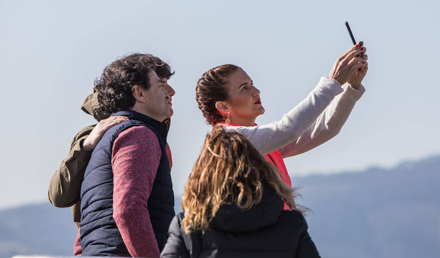 Samantha Vallejo-Nágera, Jordi Cruz y Pepe Rodríguez han disfrutado del paisaje de Gaztelugatxe.