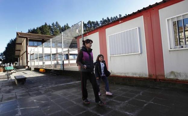 La falta de espacio afecta de lleno a la agenda escolar del colegio público de Berriatua. 