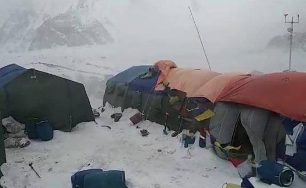 Huracán en el campo base del K2: Txikon cuenta cómo lo han vivido