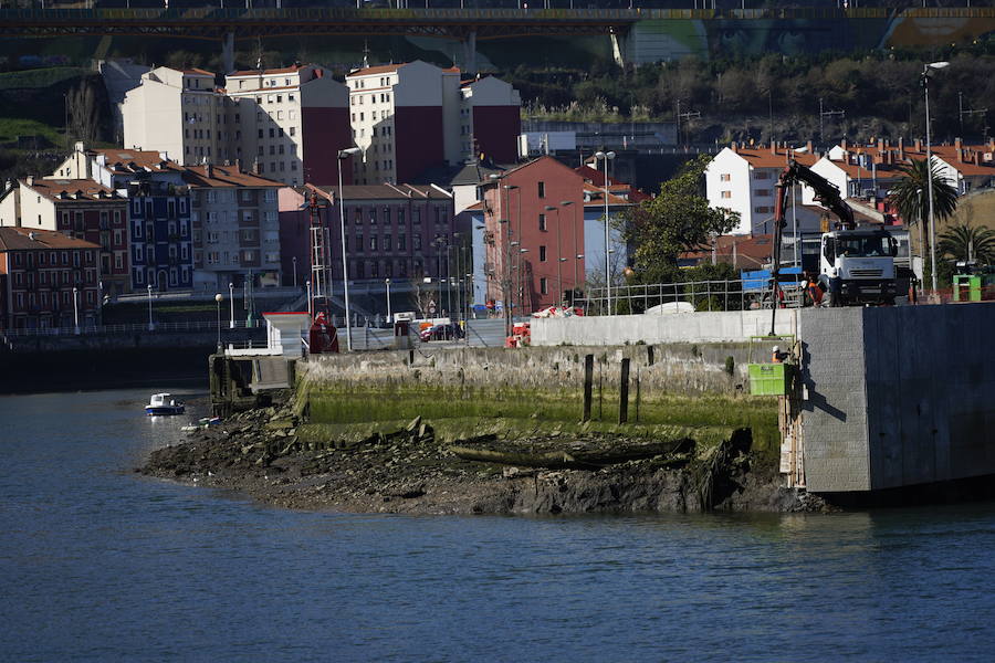 En Bilbao, el Nervión se ha retirado tanto que se podían observar estampas inauditas.