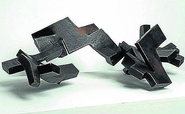 Imagen principal - 1ª, 'Hierros de temblor', 2ª, 'Buscando la luz III' y 3ª, 'Deseoso' (1954), procedente de Fundación La Caixa. 