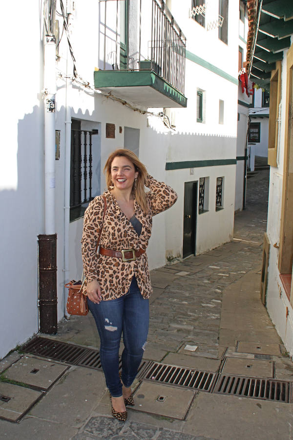 Una chaqueta con 'animal print' y zapatos también de leopardo. ¿Por qué no?