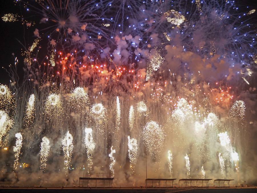 Fotos: La mascletá más alta de la historia de las Fallas