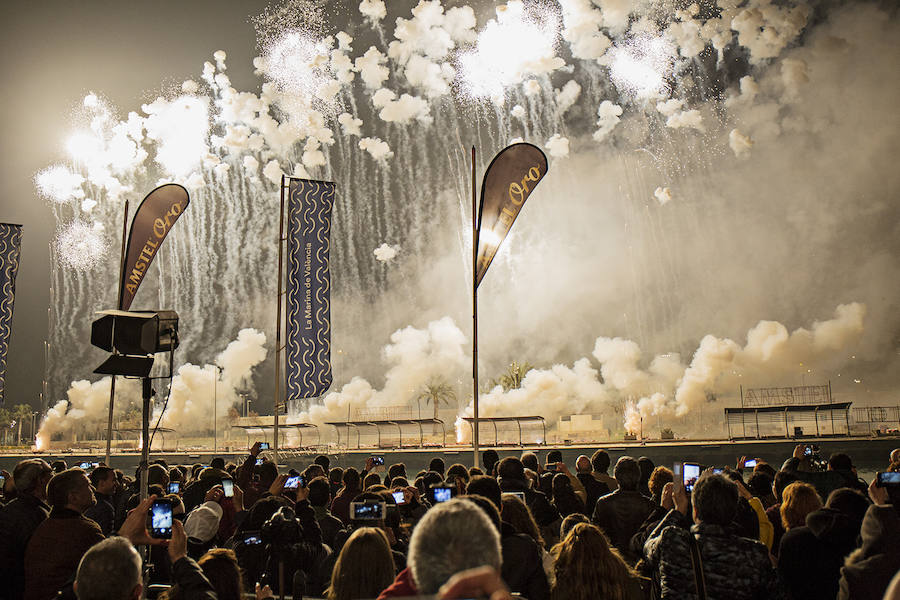 Fotos: La mascletá más alta de la historia de las Fallas