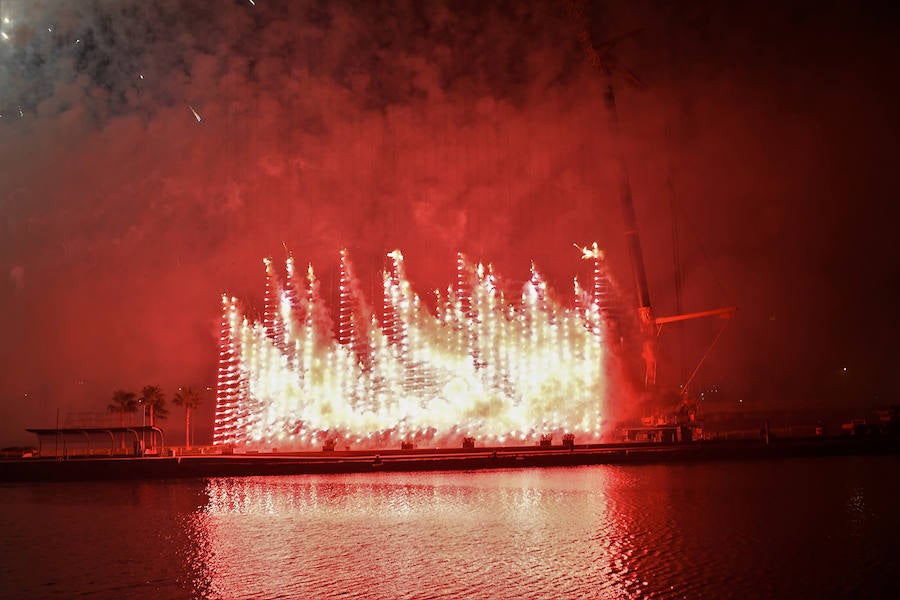 Fotos: La mascletá más alta de la historia de las Fallas