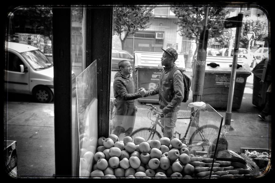 Recorrido fotográfico por uno de los barrios más antiguos de Vitoria desde el particular punto de vista del artista