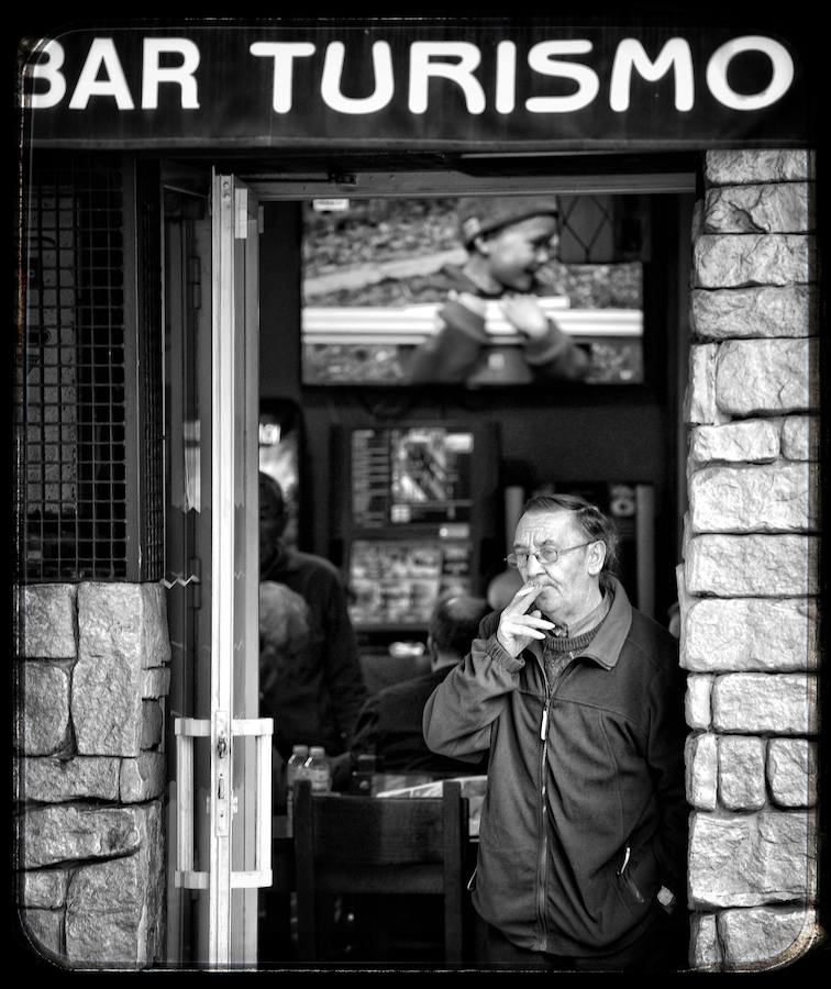 Recorrido fotográfico por uno de los barrios más antiguos de Vitoria desde el particular punto de vista del artista