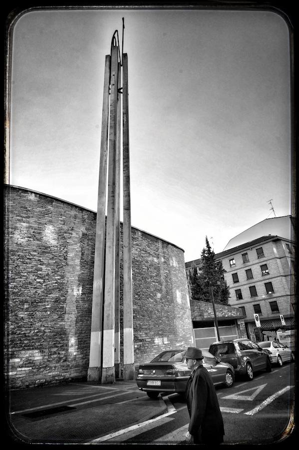 Recorrido fotográfico por uno de los barrios más antiguos de Vitoria desde el particular punto de vista del artista