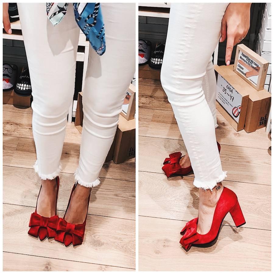 Zapatos de tacón con lazos, una propuesta romántica y sexy.