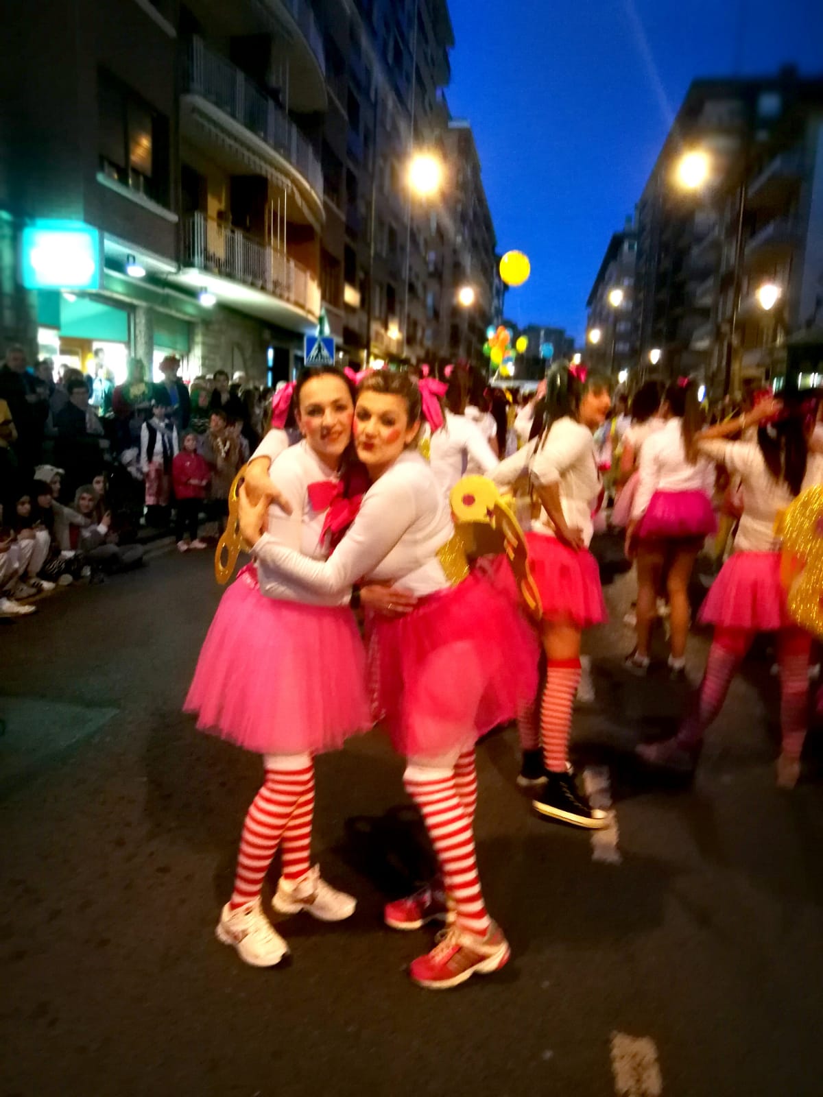 La localidad se sumergen en la fiesta más colorida y visual de todo el año