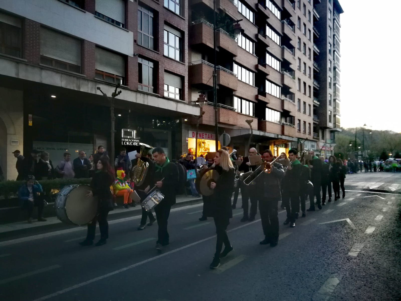 La localidad se sumergen en la fiesta más colorida y visual de todo el año