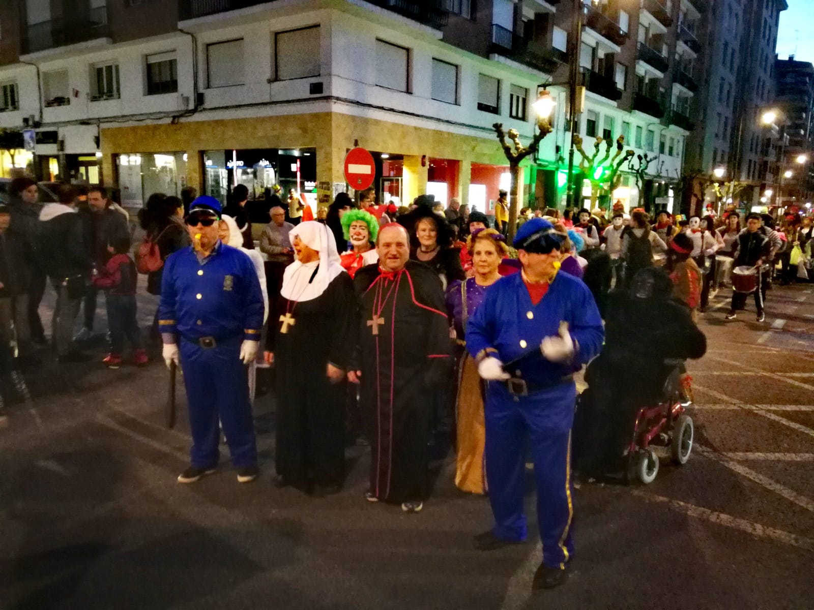 La localidad se sumergen en la fiesta más colorida y visual de todo el año