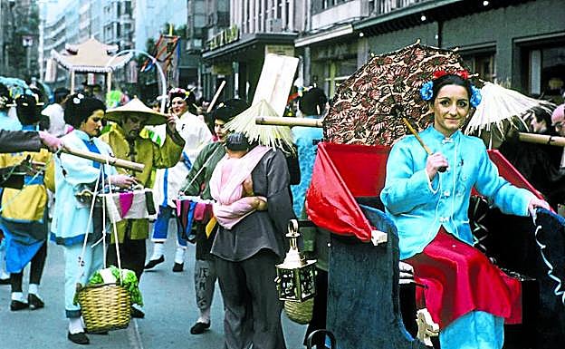 La comparsa de los chinos, en el carnaval de 1979.
