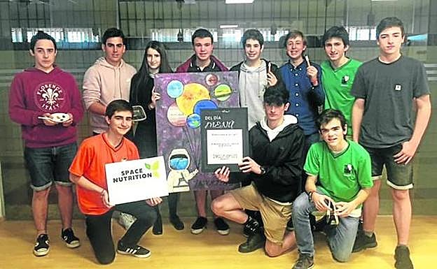 Alumnos de Urdaneta que han participado en el desarrollo de este menú innovador. 